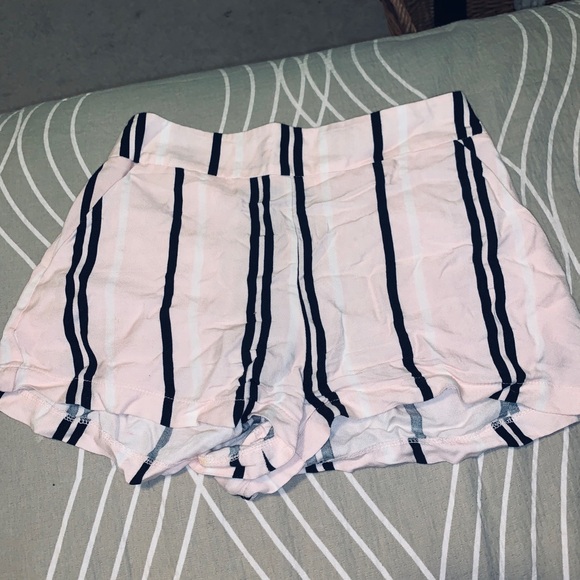 Shorts - Picture 3 of 4